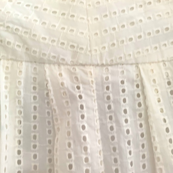 Liz Claiborne White Eyelet Skirt w/White Lining. Generous zipper. Size 18 - Picture 4 of 12